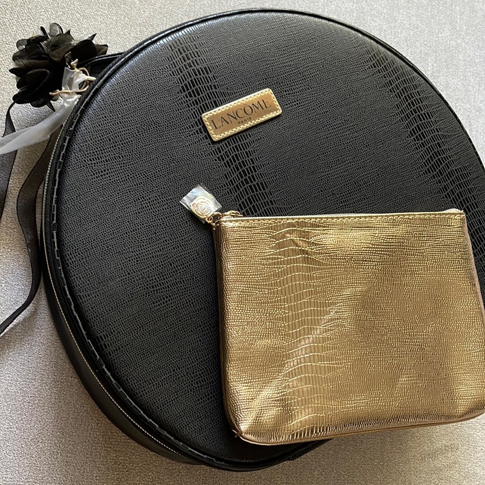 NEW Lancome Le Parisian Holiday Case with mini bag.